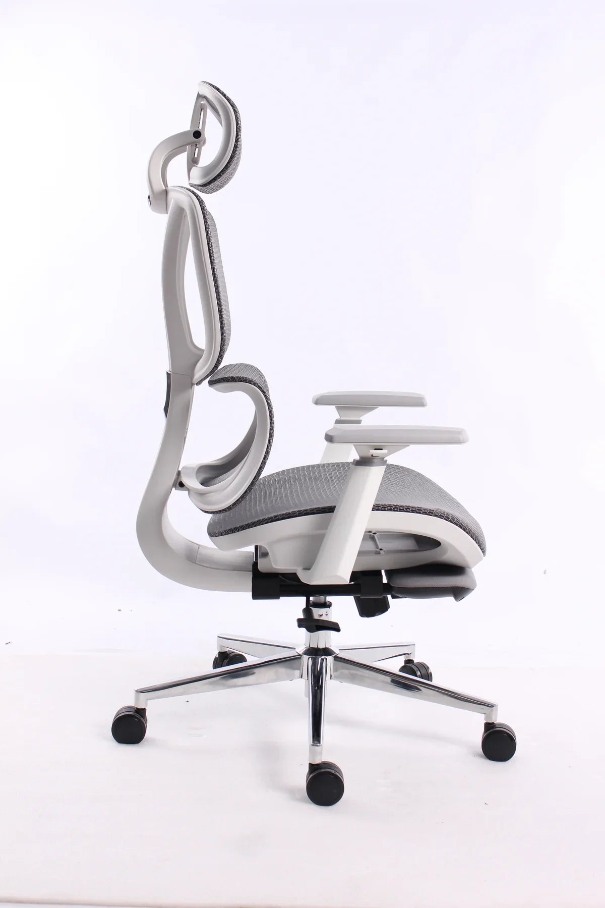 BLACK BULL mesh office and gaming Chair white / Gray
